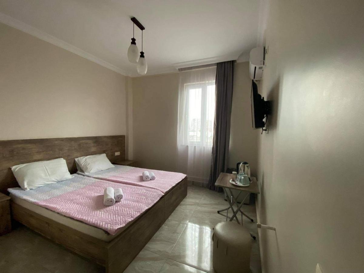 Family Hotel باتومي المظهر الخارجي الصورة