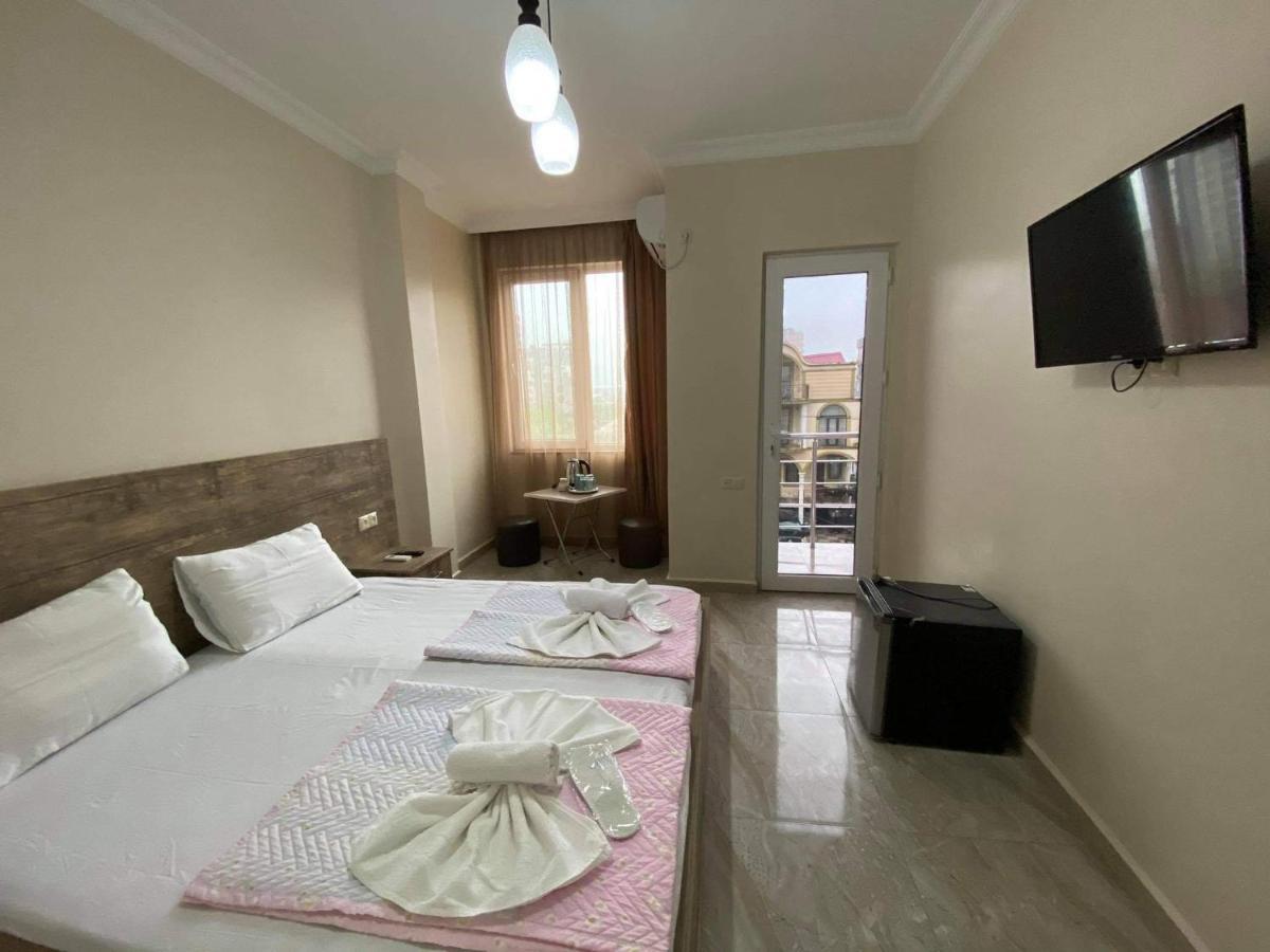 Family Hotel باتومي المظهر الخارجي الصورة