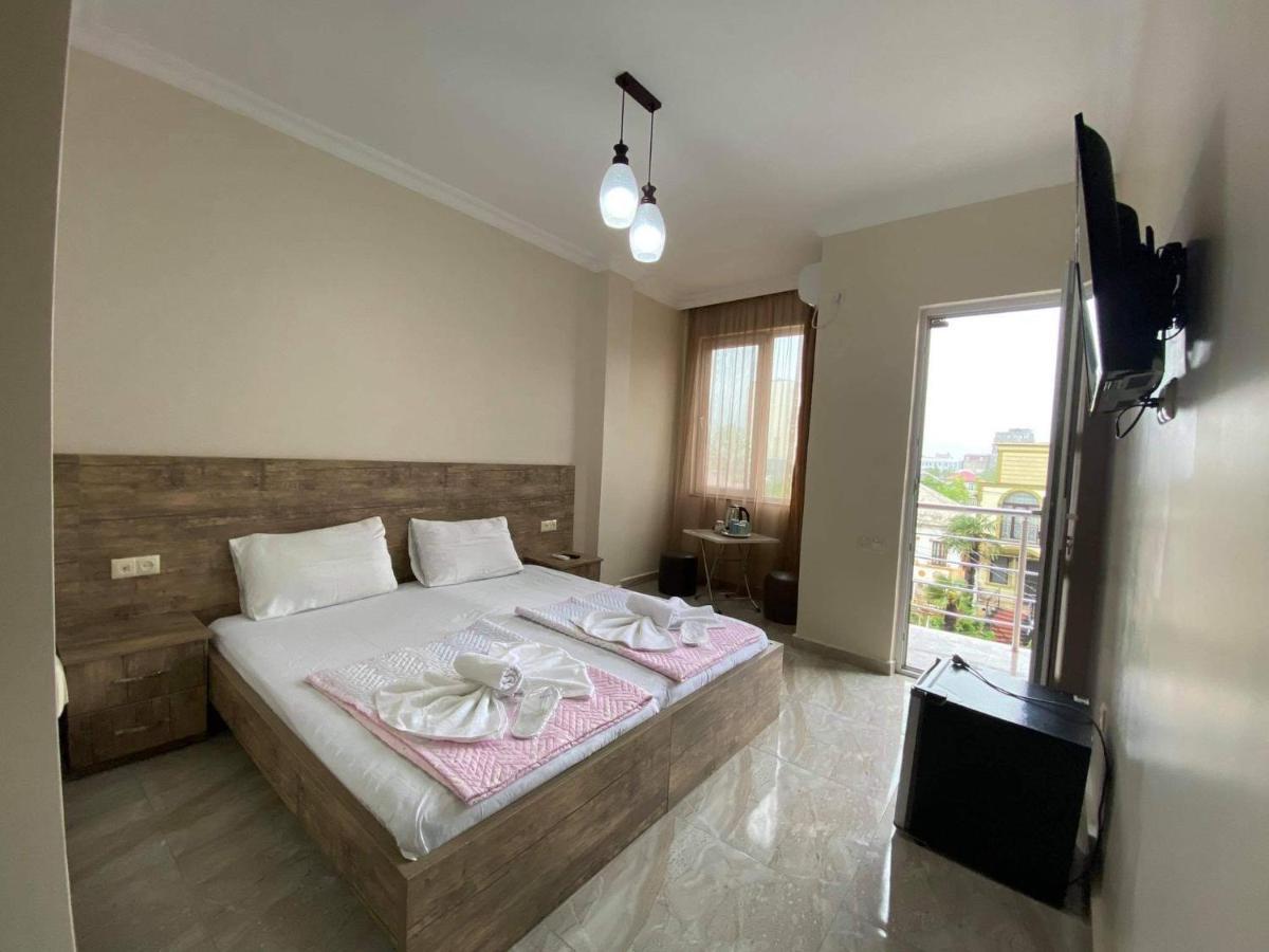 Family Hotel باتومي المظهر الخارجي الصورة