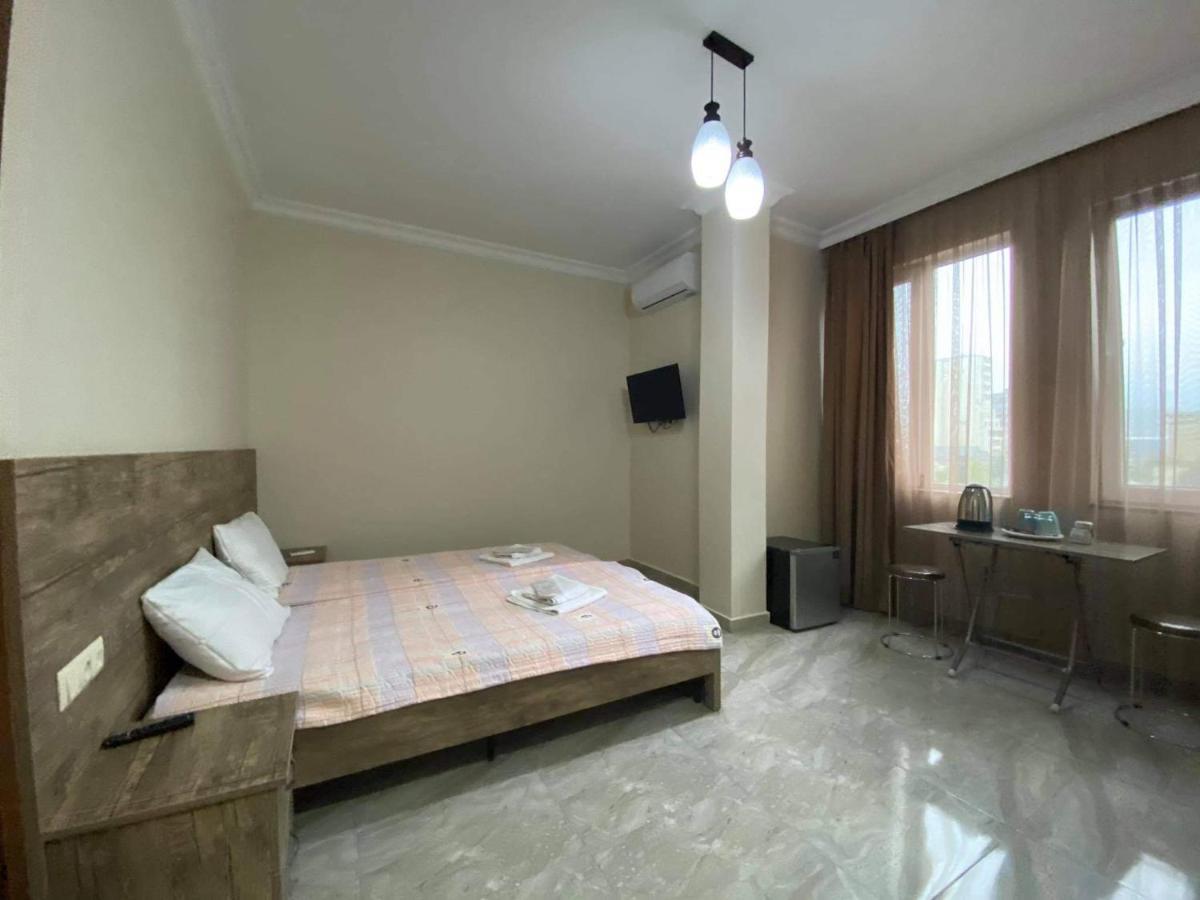 Family Hotel باتومي المظهر الخارجي الصورة