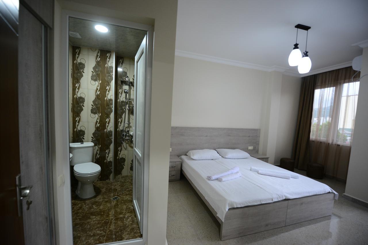 Family Hotel باتومي المظهر الخارجي الصورة