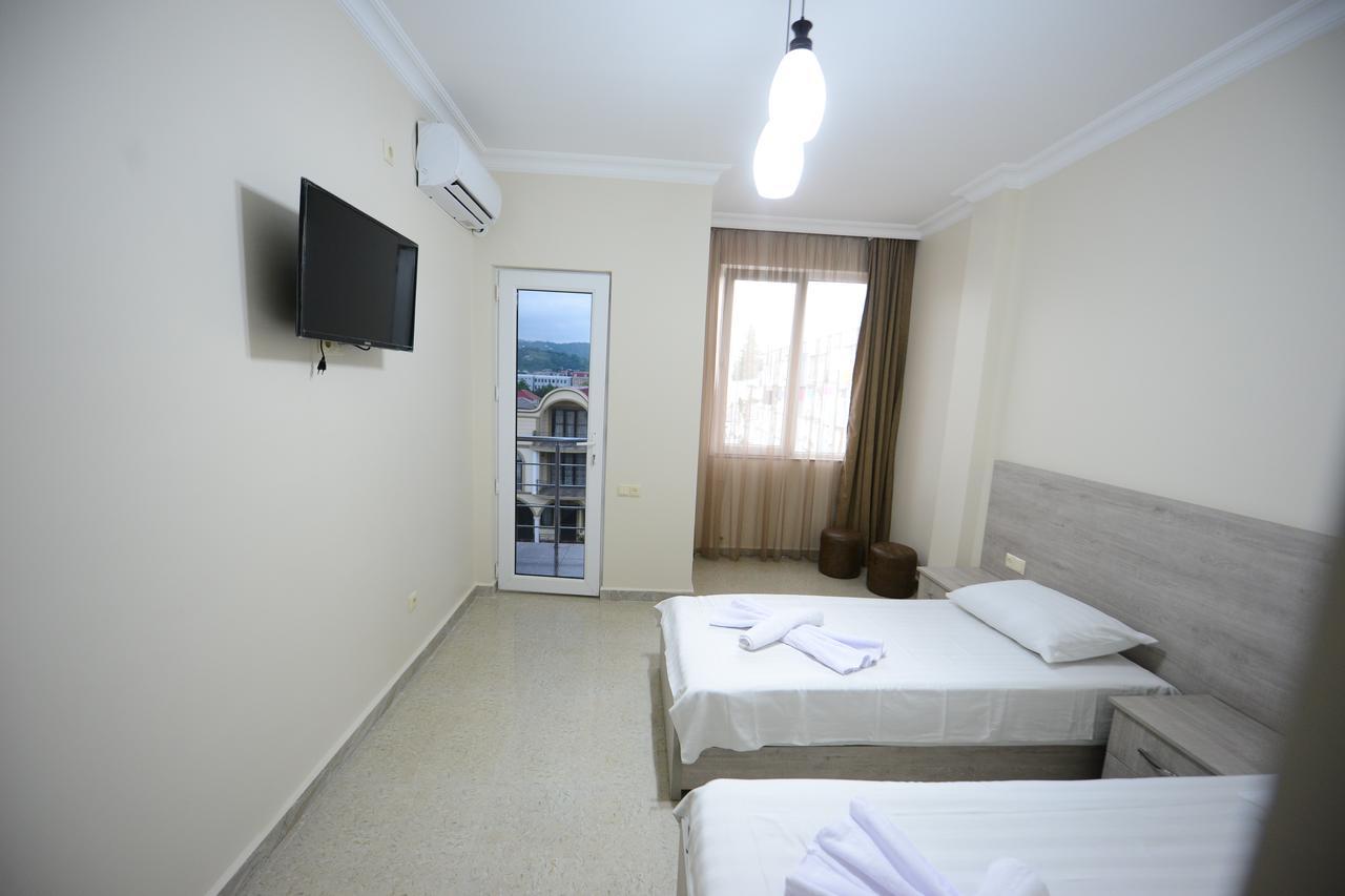 Family Hotel باتومي المظهر الخارجي الصورة